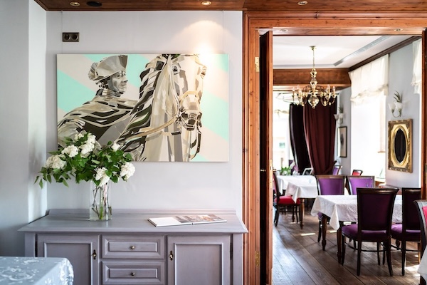 Bild des Restaurants des Gutshaus Ludorf, in dem Marie Rohde von vispharana yoga Yoga Retreats anbietet